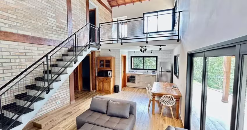 Impecável casa em condomínio à venda na serra da cantareira! 4 quartos, 2 suítes, 2 salas, 4 vagas, 220m².