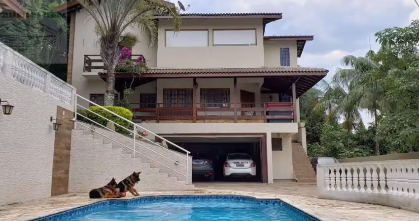 Casa de luxo em condomínio na serra da cantarteira: 3 quartos, 2 suítes, 3 salas, 4 vagas, 400m². aproveite!