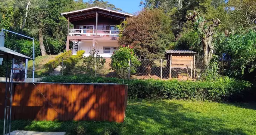 Casa térrea na serra da cantareira:  com 3 quartos, 1 suíte, piscina e 225m² - mairiporã-sp
