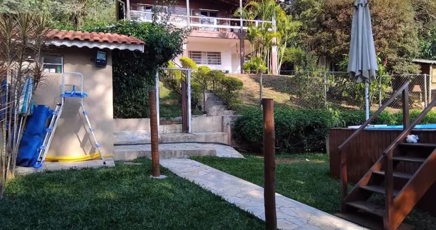 Casa térrea na serra da cantareira:  com 3 quartos, 1 suíte, piscina e 225m² - mairiporã-sp