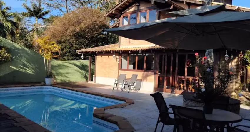 Casa à venda na serra da cantareira-sp, parque petrópolis paulista: 3 quartos, 3 suítes, 3 salas, 4 banheiros, 3 vagas, 280m².