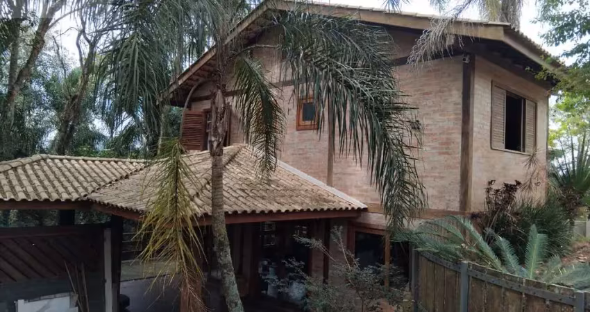 Luxuosa residência em condomínio na serra da cantareira com 3 suítes e 4 vagas no sausalito, 200m² de puro conforto.