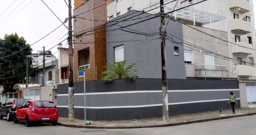 Raridade em santos – sobrado triplex isolado com piscina e salão de festas