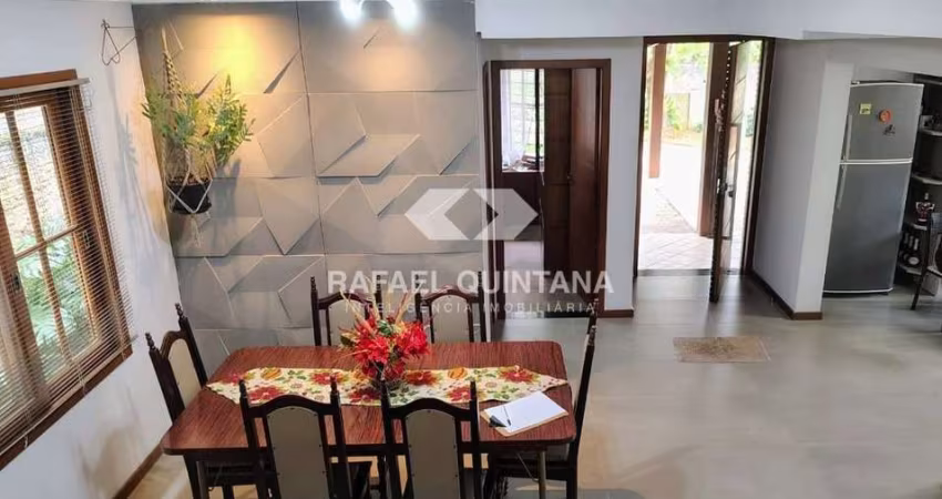 Casa à Venda, 4 Quartos sendo 4 Suítes, 6 Vagas com 230m², Cacupé, Florianópolis - SC