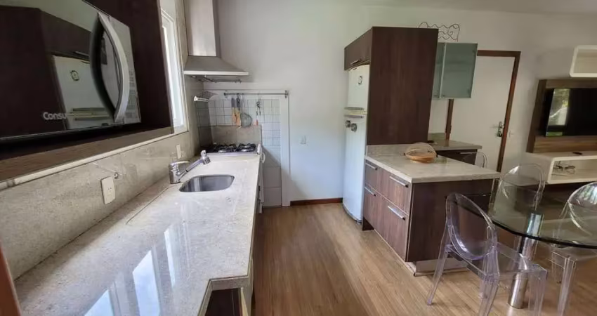 Apartamento à venda, 2 quartos sendo 1 suíte, 2 vagas, sacada com churrasqueira, todo mobiliado, lagoa da conceição, florianópolis - sc