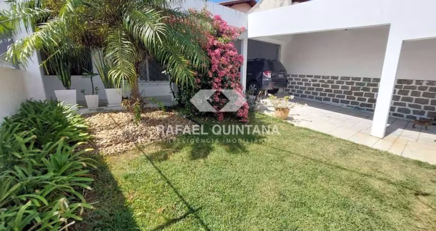 Casa 3 Quartos sendo 1 Suíte, 2 Vagas, em Barreiros, SJ, com 3 quartos sendo 1 suíte, 220m² Privativos e  380m² de Terreno