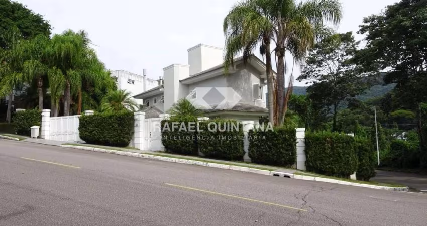 Casa em Condomínio Alto Padrão à Venda,  5 quartos sendo 2 Suítes, 3 Vagas, Lagoa da Conceição, Florianópolis, SC