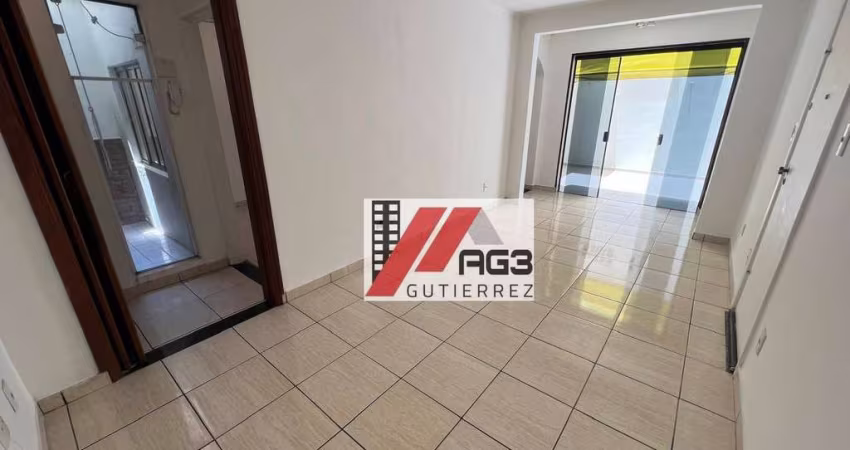 Apartamento térreo com quintal, 3 dormitórios, 2 banheiros e sala ampla na Pompeia
