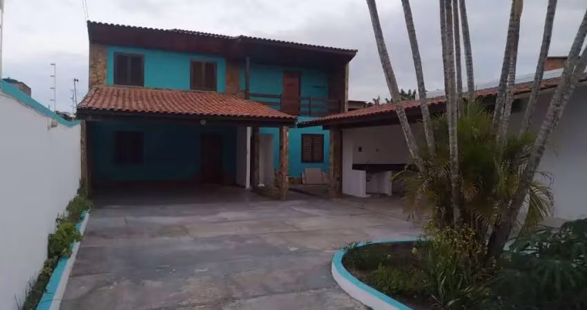 Parque Tropical: casa com 04 quartos, 03 banheiros