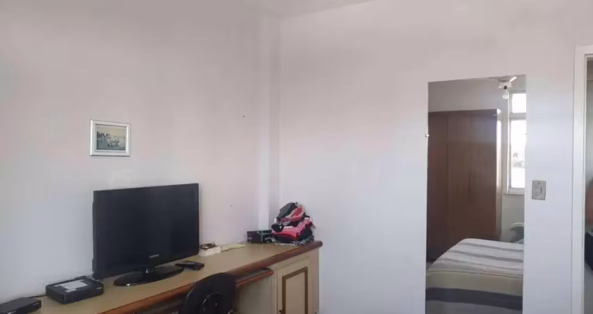 Centro: Apartamento com 03 quartos, sendo 01 suíte