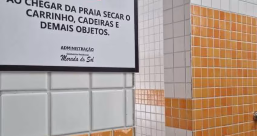 Único prédio com piscina aquecida na Toninhas, 2 Dormitórios.