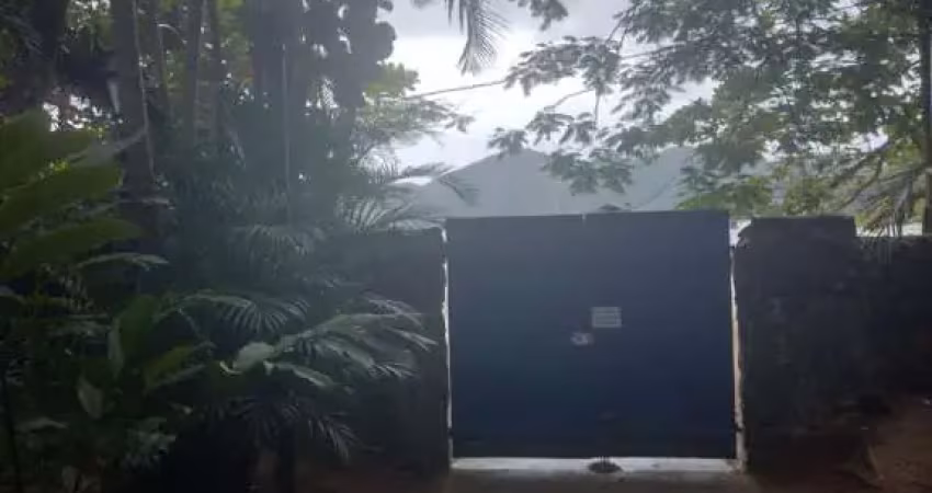 Apartamento duplex em condomínio de frente para o mar