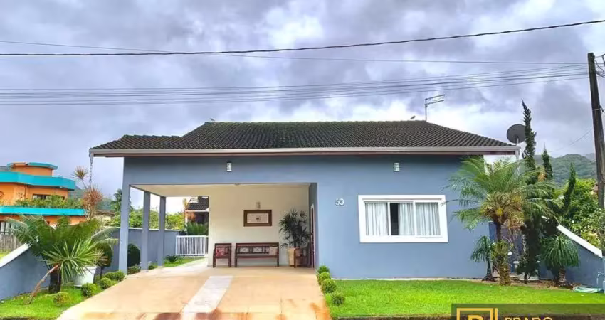 Linda casa em condomínio fechado, 230m² de área, no Horto Florestal