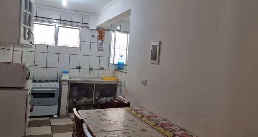 Apartamento térreo na Praia Prande, 2 dormitórios . Piscina. Garagem.