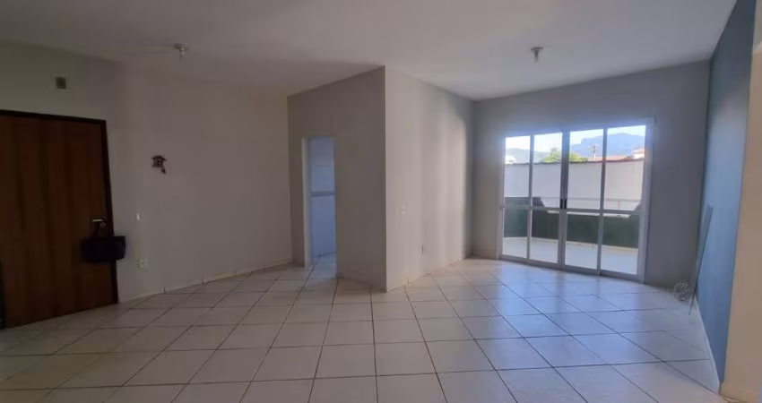 Apartamento na região central com 02 dormitórios, sendo 01 suíte