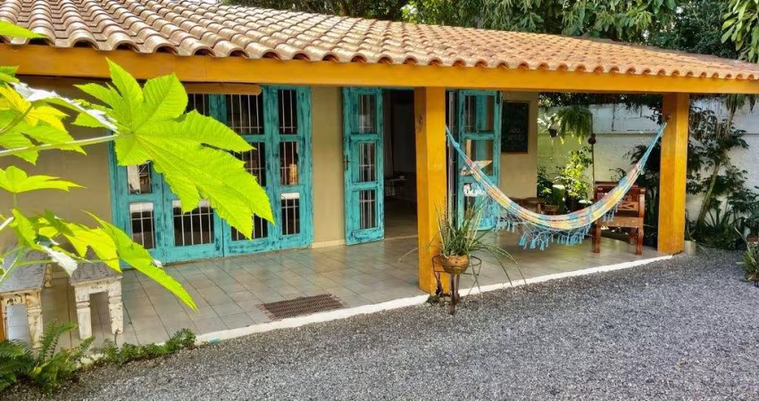Casa super charmosa e espaçosa, próxima da Orla, com 3 dormitórios sendo 01 suíte