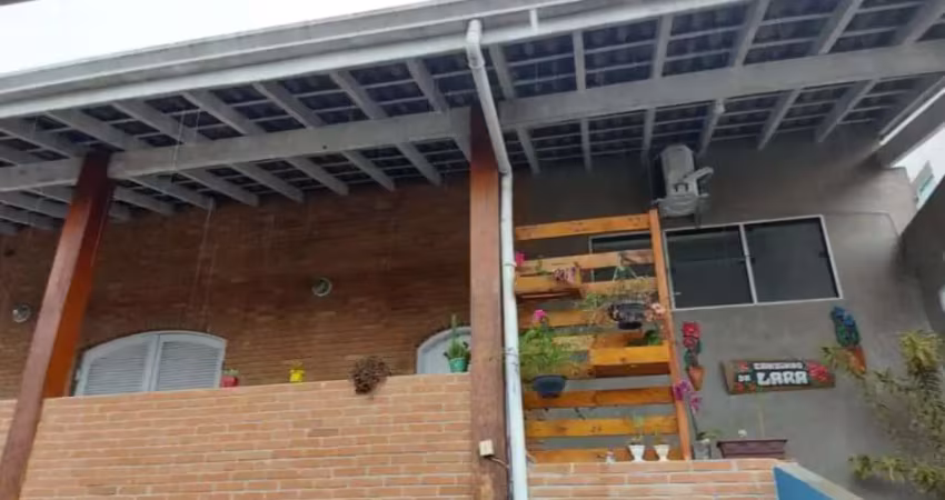 CASA AMPLA NA REGIÃO CENTRAL DE UBATUBA - COM EDÍCULA - IDEAL PARA POUSADA E HOSTEL
