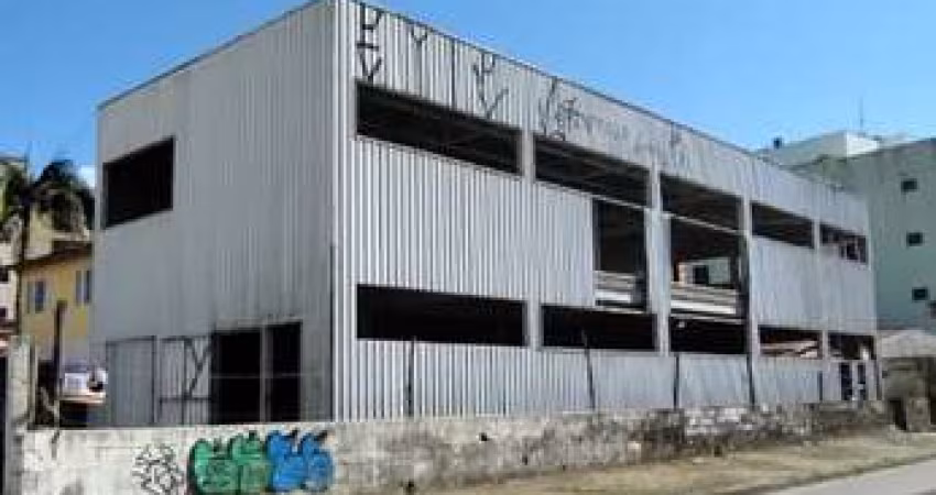 Área comercial (estilo galpão) com 2 andares. Podendo explorar vários tipos de comércio