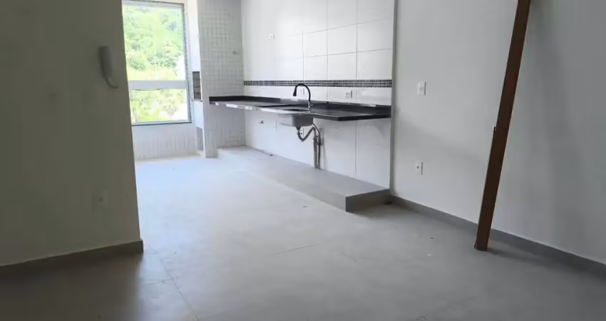 Apartamento de 2 dormitórios, suíte, 61,80m², piscina, elevador. Toninhas. Novísssimo.