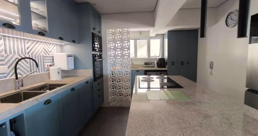 Apartamento no Varandas, cartão postal das Toninhas, reformado, lindo, 3 dormitórios.