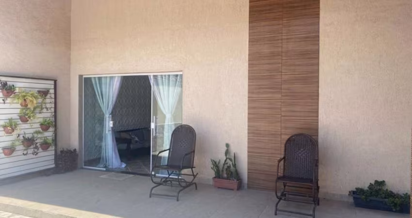 Casa ampla aproximadamente 200 metros da praia