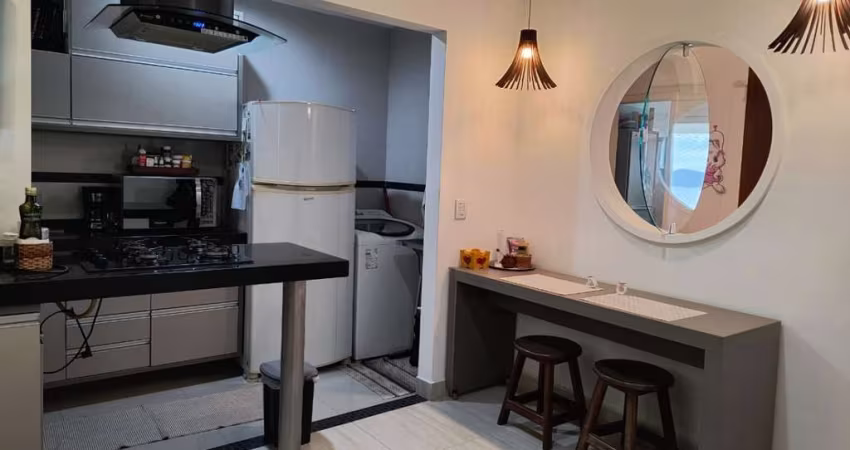 Apartamento com 02 dormitórios, sendo 01 suíte, em empreendimento com lazer completo e vista para o mar.