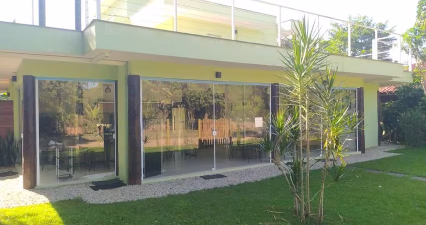 Linda casa em Itamambuca 100 metros da praia