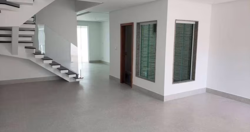 Casa com 3 dormitórios à venda, 300 m² por R$ 750.000,00 - Aeroporto - Juiz de Fora/MG
