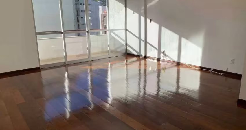 Apartamento com 3 dormitórios à venda, 140 m² por R$ 740.000 - Passos - Juiz de Fora/MG