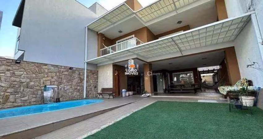 ÓTIMA OPORTUNIDADE! Excelente casa com 3 quartos, sendo 3 suítes em condomínio fechado.