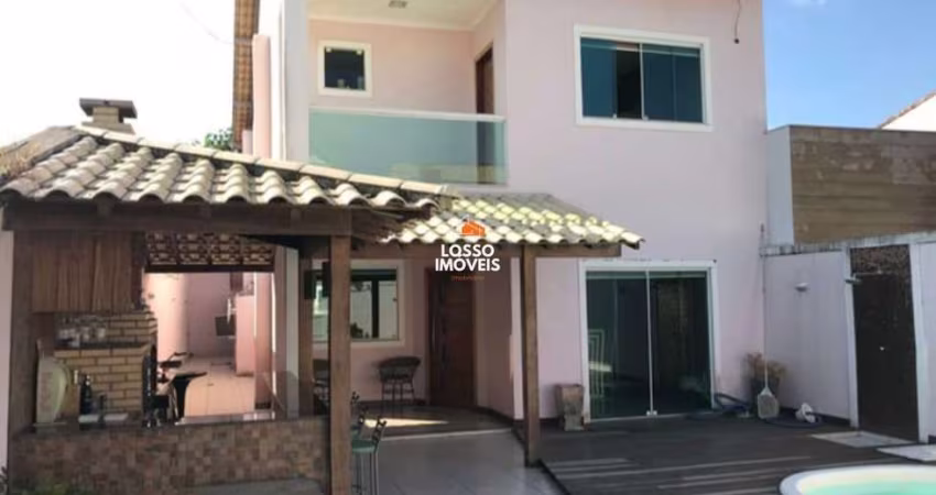 Excepcional casa duplex em Condomínio Fechado de alto padrão na Estrada da Cachamorra.