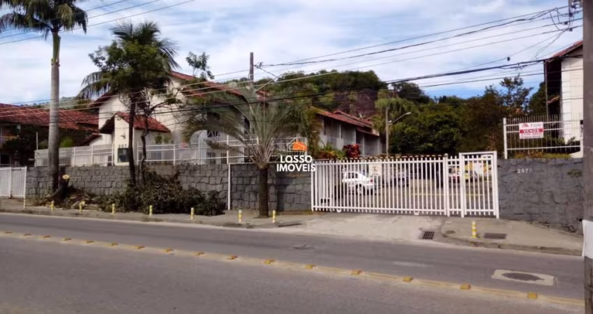 Imóvel em Condomínio: Casa com Área de Lazer e Portaria 24hs em Campo Grande, RJ