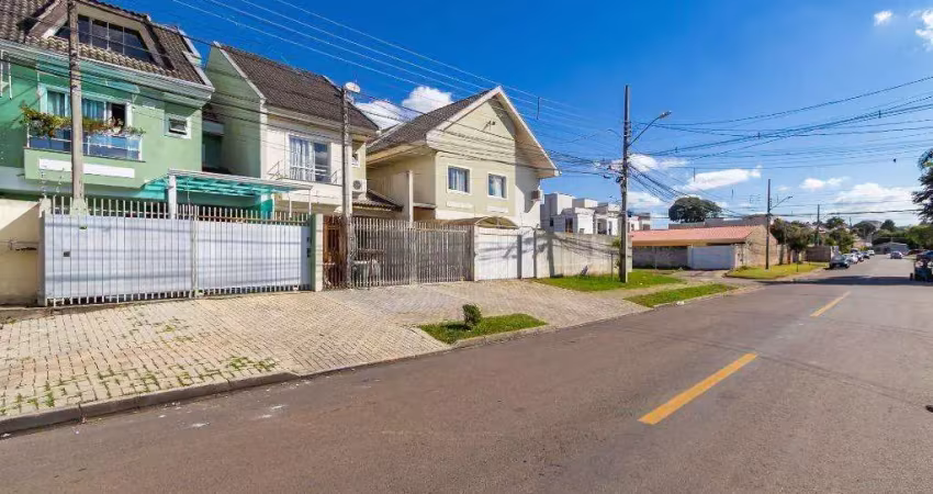 Sobrado 4 quartos com amplo quintal, área coberta com churrasqueira 3 quartos com ático hauer/boqueirão r$ 650.000 - curitiba/pr