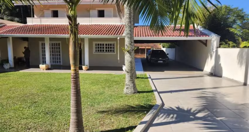 Maravilhosa casa no barreirinha, terreno de 1.000m e construção 370,00m + 120m de muito conforto