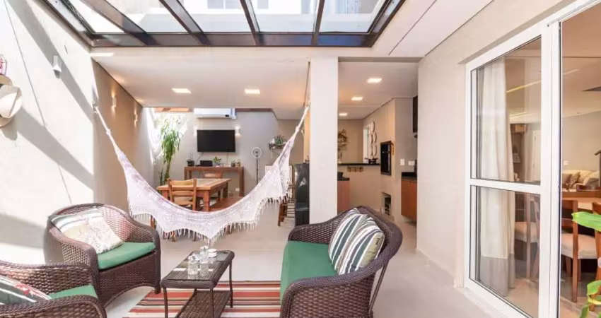 Casa não geminada com 3 suítes em condomínio de alto padrão – 230m²!!