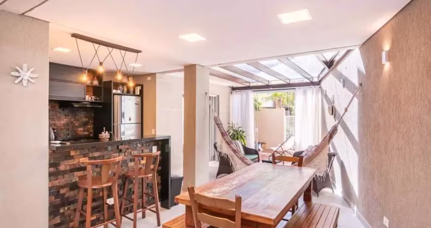 Casa não geminada com 3 suítes em condomínio de alto padrão – 230m²!!