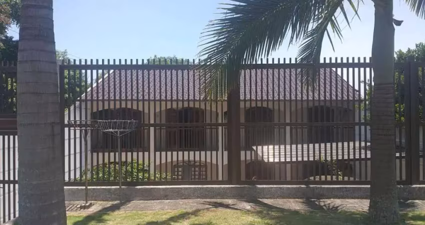 Amplo terreno com duas casas no bairro tingui – ideal para moradia ampliada ou investimento