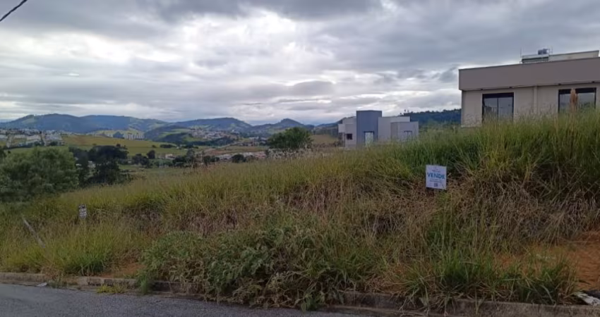 Lote de 220 m² no Parque Pousada