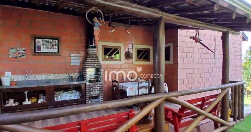 Vende se Chácara no bairro Monterrey em Louveira em SP  1200m² de terreno , 3 quartos, 5 vagas, área gourmet , quintal, pomar  R$ 920.000