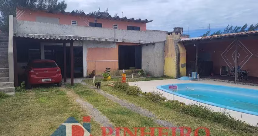 Seu refúgio dos sonhos: casa de 2 pisos com 4 dormitórios, 3 suítes e piscina a apenas 100m do mar em cidreira!