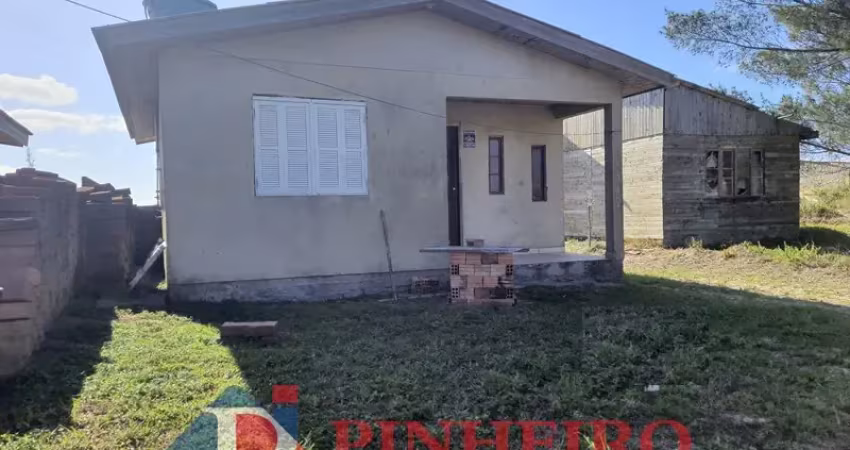 Casa de alvenaria com 2 dormitórios a 450m do mar – terreno alto e seco!