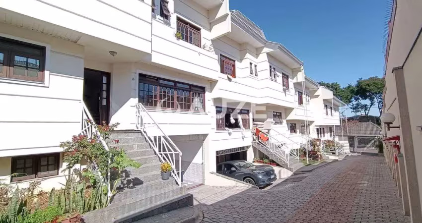Sobrado quadruplex com ático ensolarado em condomínio em região nobre e residencial do jardim socia
