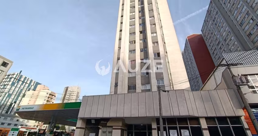 Apê todo reformado com comôdos bem divididos no coração do centro de Curitiba. Ideal para Morar ou