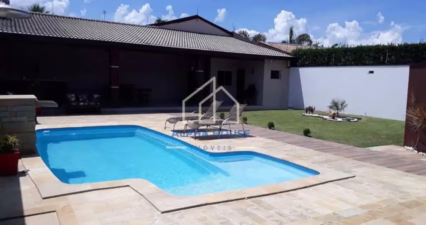 Linda casa à venda com 03 dormitórios (sendo 01 suíte master)  e piscina no bairro jardim residenci