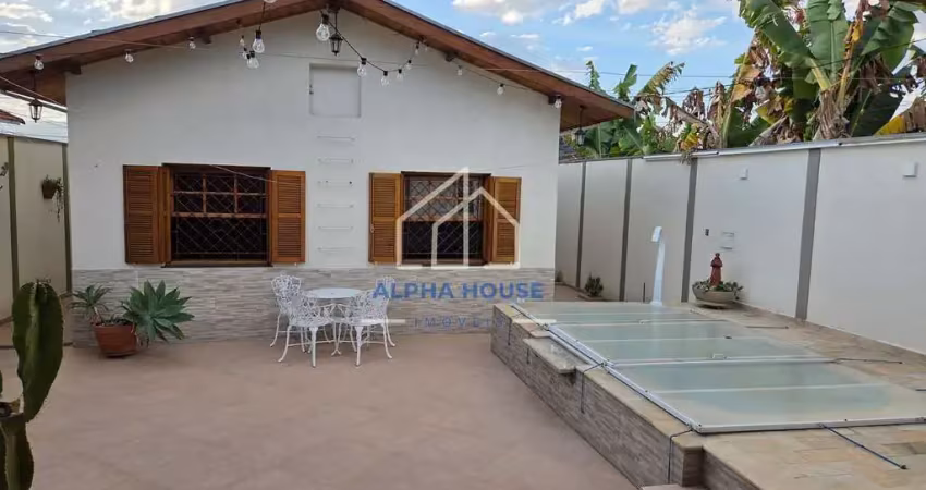 Casa à venda, tabaú, pindamonhangaba, com três dormitórios sendo uma suíte.