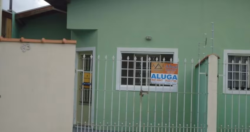 Otima casa prox ao centro com dois dormitorios sendo um suite