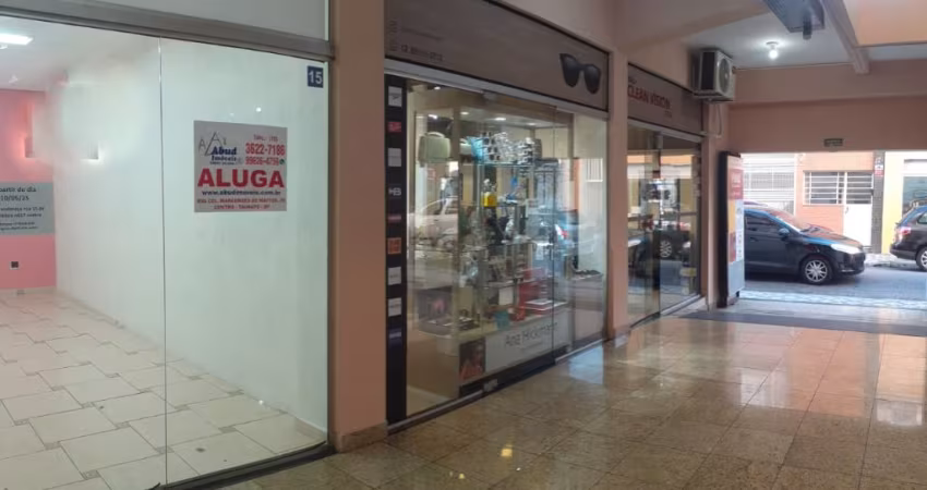 Excelente sala comercial no centro de Taubaté, localizada na galeria Boulevard