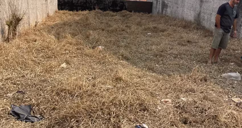 Ótimo Terreno plano no bairro do Estoril em Taubaté, medindo 10x25 = 250m².