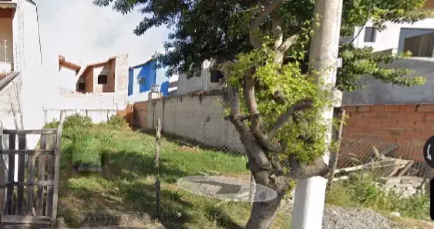 Terreno plano, com 3 lados com casas, escritura já com desmembramento.