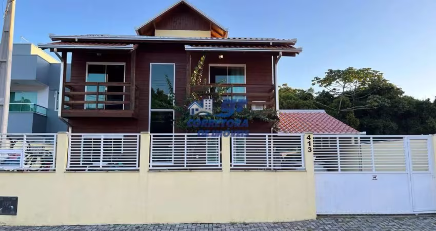 Casa com 5 dormitórios à venda, 200 m² por R$ 850.000,00 - Meia Praia - Navegantes/SC